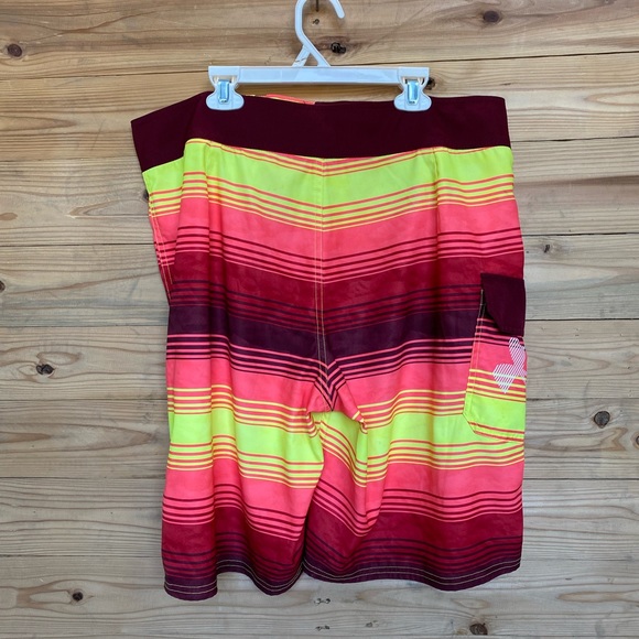 Under Armour Mens swim trunks board shorts size 34 waist. Loose fit. NWOT - Picture 7 of 13